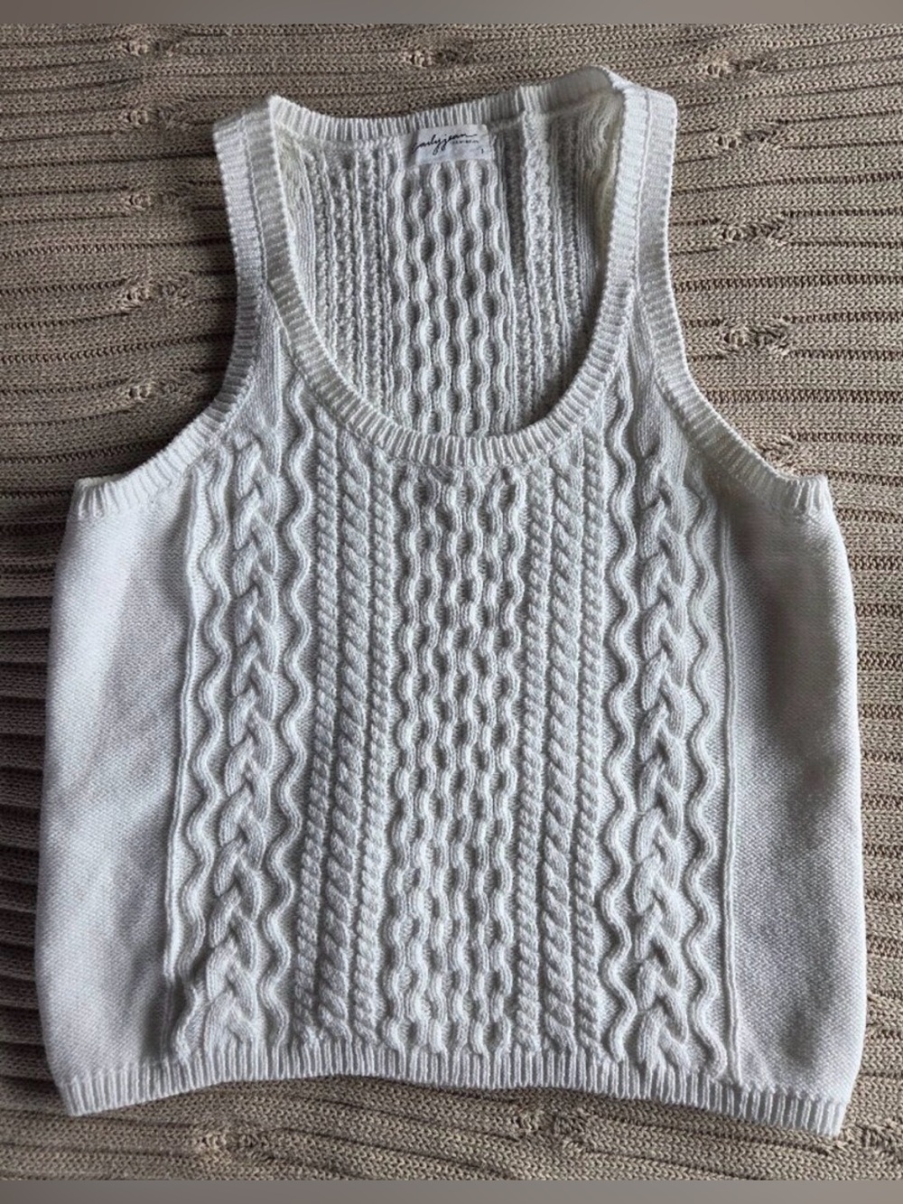 Carly Jean Los Angeles
Sweater Tank